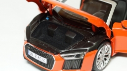 Audi R8 Spyder V10, IScale 1:18