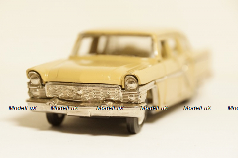 Газ 13 Чайка, бежевый в коробке 