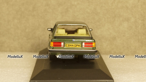 BMW 323i (E30), metallic-green, Vanguards 1:43