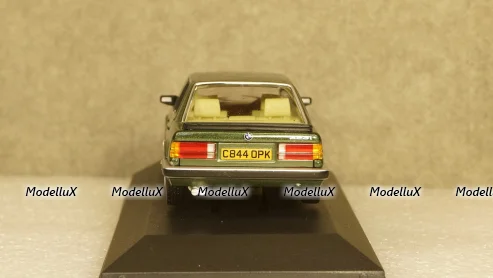 BMW 323i (E30), metallic-green, Vanguards 1:43