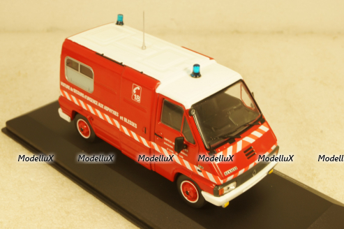 BMW 323i (E30), metallic-green, Vanguards 1:43
