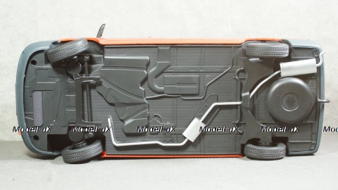 Volkswagen T4 Caravelle red, KK-Scale 1:18