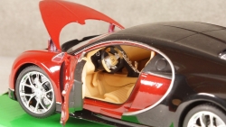 Bugatti Chiron red/black, 24077, Welly 1:24