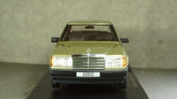 Mercedes 200D W124 1984 metallic-light green, 18205, MCG 1:18