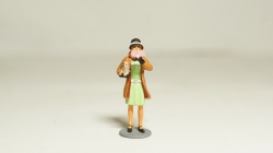 Фигурка Дама в пальто с собачкой в руках,Артель "Universal" 1:43 