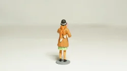 Фигурка Дама в пальто с собачкой в руках, 7803, Артель "Universal" 1:43 
