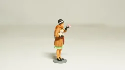 Фигурка Дама в пальто с собачкой в руках, 7803, Артель "Universal" 1:43 