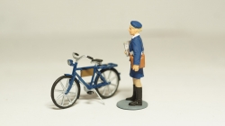 Фигурка Почтальонша с велосипедом, Артель "Universal" 1:43 