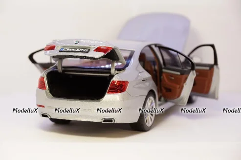 BMW 550i F10 sedan 2010 1:18