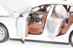 BMW 550i F10 sedan 2010 1:18