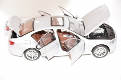 BMW 550i F10 sedan 2010 1:18