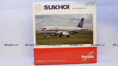 СУ-100 Sukhoi Superjet 100 собранная модель самолета, Herpa 1:200