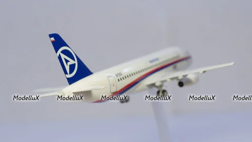 СУ-100 Sukhoi Superjet 100 собранная модель самолета, Herpa 1:200