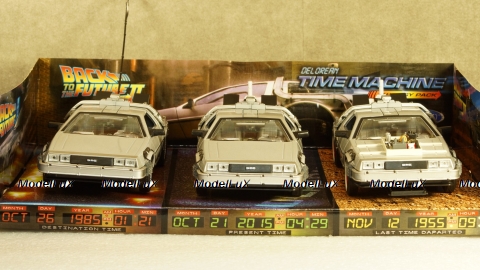 DeLorean Back to the Future I, II, III (набор из 3 машин), 22400, Welly 1:24