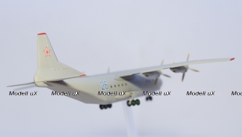 Антонов АН-12 /Antonov AN-12 535 th Independent Composite Air Regiment (OSAP) ВВС России, 553940 Herpa 1:200