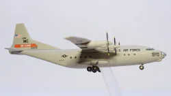 Антонов АН-12 /Antonov AN-12 USAF "305th Airlift Wing ВВС Америки, 554978 Herpa 1:200