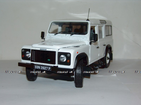 Land Rover Defender 110 Station Wagon 1:18