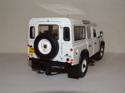 Land Rover Defender 110 Station Wagon 1:18 