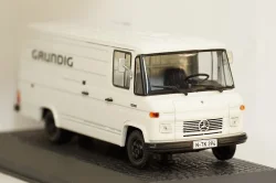 Land Rover Defender 110 Station Wagon 1:18 