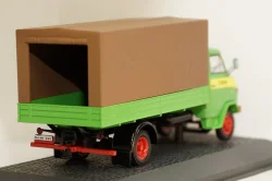 Land Rover Defender 110 Station Wagon 1:18 