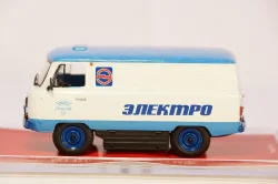 Фигурка Немка с сумочкой