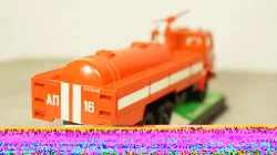 Камаз 53212 АП пожарный в боксе 03.1992, 1:43