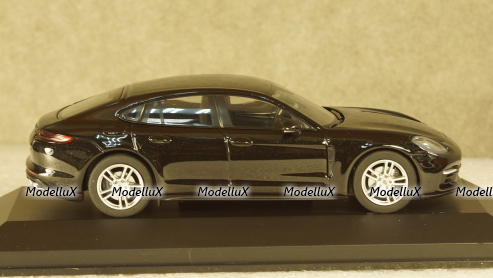 Porsche Panamera 4 (2. Generation) 2017 black, Herpa 1:43