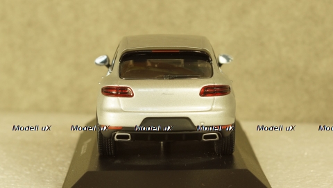 Porsche Macan 2013 rhodium silver, Minichamps 1:43