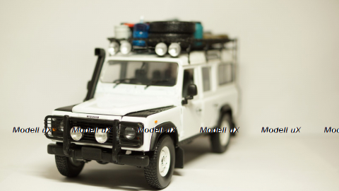 Land Rover Defender 110 Station Wagon, Universal Hobby 1:18 