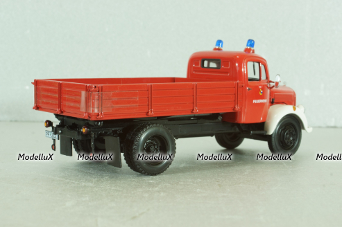 Land Rover Defender 110 Station Wagon, Universal Hobby 1:18 