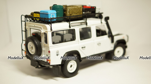 Land Rover Defender 110 Station Wagon, Universal Hobby 1:18 
