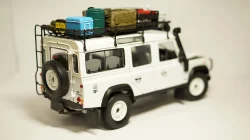 Land Rover Defender 110 Station Wagon, Universal Hobby 1:18 