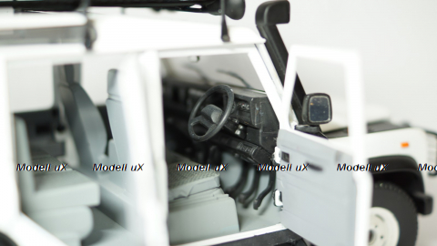 Land Rover Defender 110 Station Wagon, Universal Hobby 1:18 