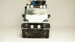 Land Rover Defender 110 Station Wagon, Universal Hobby 1:18 