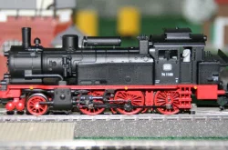 Cтартовый набор Грузовой поезд с локомотивом класса 74 230 вольт (Startpackung BR 74 m. Güterzug DB Ep.III H0 *AC), 29166, Marklin HO (1:87)