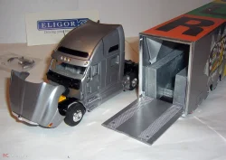Kenworth T2000 with Featherlite Transporter, Eligor 1:43