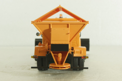 КО-829А(4333) 1986, пескоразбрасыватель с отвалом на шасси Зил-4333, 103368, Автоистория 1:43