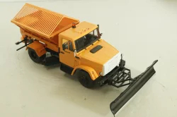 КО-829А(4333) 1986, пескоразбрасыватель с отвалом на шасси Зил-4333, 103368, Автоистория 1:43