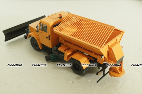 КО-829А(4333) 1986, пескоразбрасыватель с отвалом на шасси Зил-4333, 103368, Автоистория 1:43