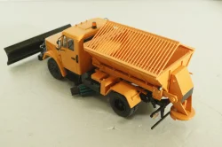 КО-829А(4333) 1986, пескоразбрасыватель с отвалом на шасси Зил-4333, 103368, Автоистория 1:43