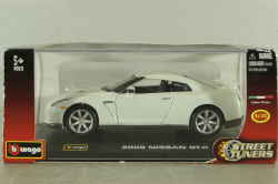 Nissan GT-R 2009 white, Bburago 1:32
