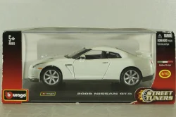 Nissan GT-R 2009 white, Bburago 1:32 