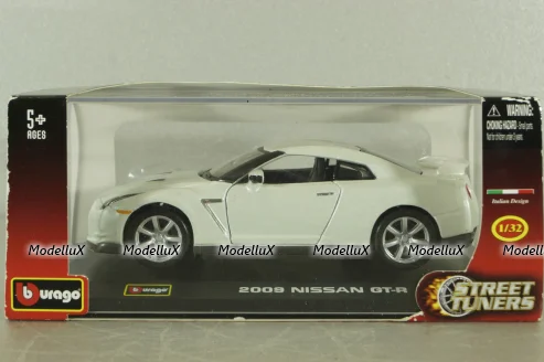 Nissan GT-R 2009 white, Bburago 1:32 