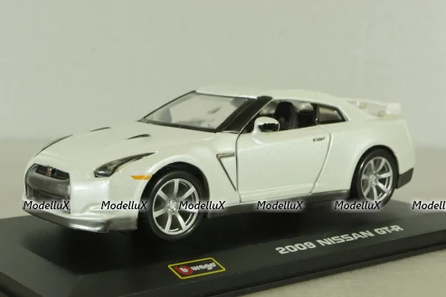 Nissan GT-R 2009 white, Bburago 1:32 