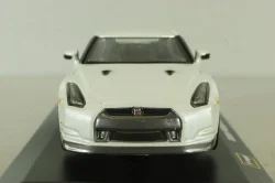 Nissan GT-R 2009 white, Bburago 1:32 