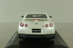 Nissan GT-R 2009 white, Bburago 1:32 