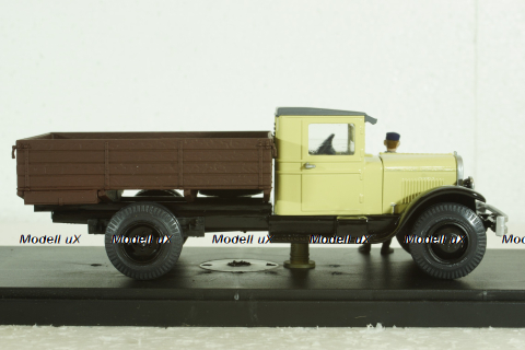 Зис-5 гражданский 1946, с фигуркой, Miniclassic 1:43