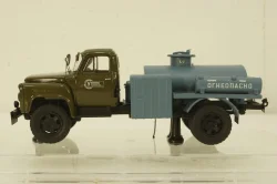 Газ-52 МЗ-3607 Автомобиль-заправщик г. Великие Луки, Агропромстрой 1979 г.,105227, РЕПЛИКА DiP Models 1:43