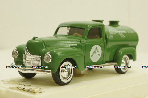 Dodge Tanker Attock oil, 1913-1988, green, Solido 1:43