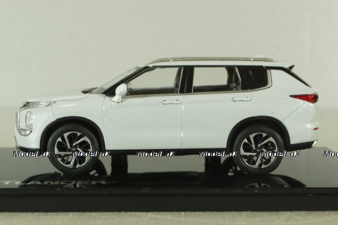 Mitsubishi Outlander 2022, white, CMD 1:43